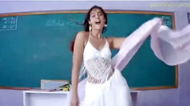 राक्षसी सेक्सी मूवी एचडी हिंदी में torments के एक युवा मांस