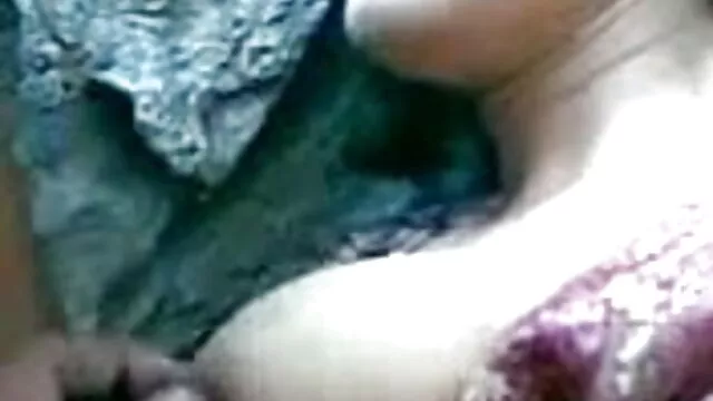 Insex सेक्सी एचडी मूवी वीडियो लाल स्कर्ट